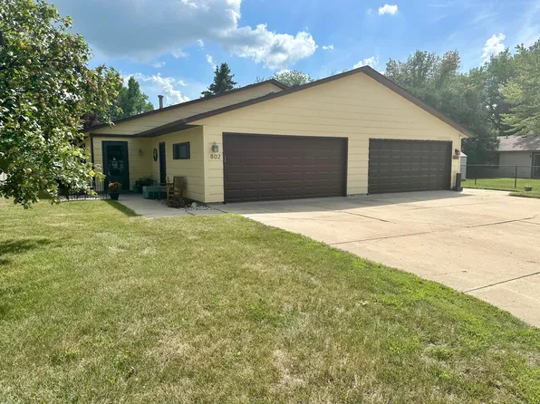 802 Lindy Ln NE, Hutchinson, MN 55350