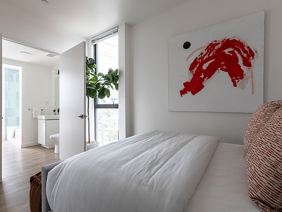 4th image of 4575 Santa Monica Blvd #401