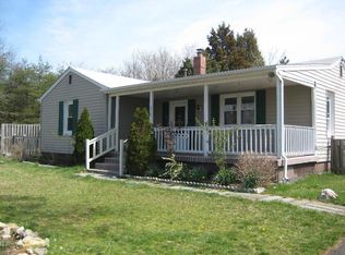 22912 Oakgrove Rd, Sterling, VA 20166