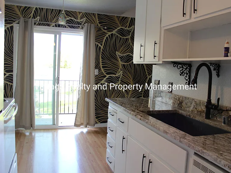 445 Almond Dr #129 — Photo 8
