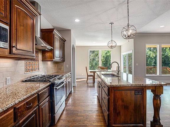 4th image of 3939 N 123rd St
