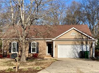 10921 Wiltshire Ln, Charlotte, NC 28262