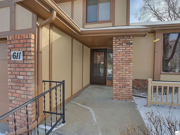 3rd image of 611 N 150th St