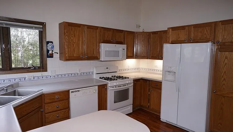 6420 Lakeview Blvd — Photo 2