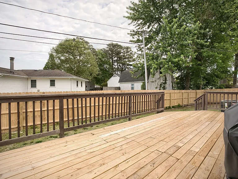 304 Wales Cir — Photo 13