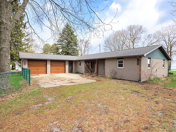 3rd image of 8171 Lakeshore Rd