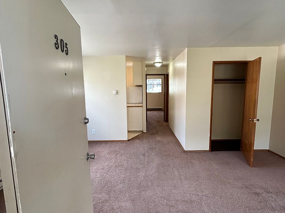 1st image of 4122 11th Ave NE #305