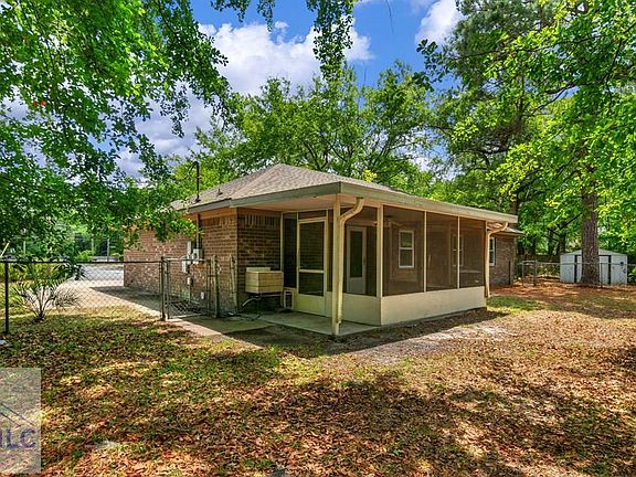3rd image of 1016 Farr Ct