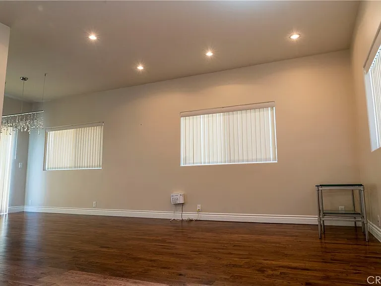 529 S Bandini St — Photo 3
