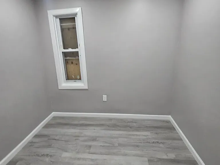 125-127 Redwood Ave #1C — Photo 5