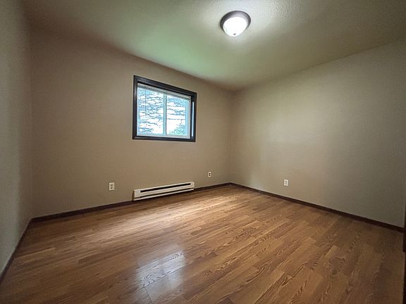 5th image of 902 Minneapolis Ave S