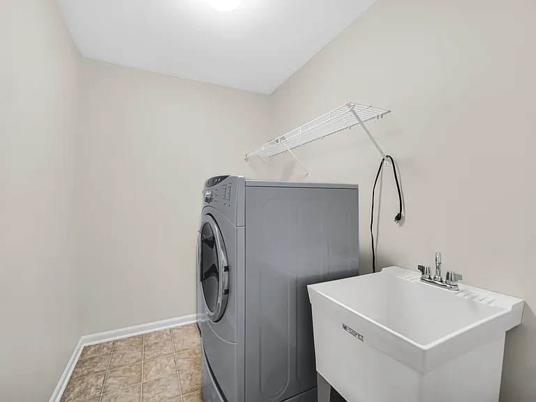 803 W Courtland St — Photo 13