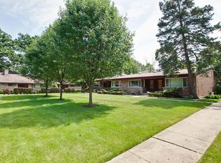 1177 Waukegan Rd, Deerfield, IL 60015