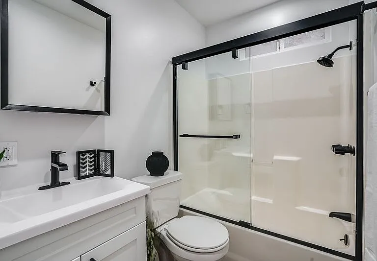 523 Main St #5 — Photo 3