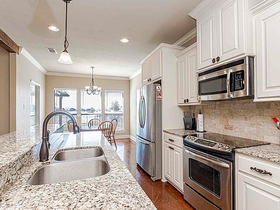 3rd image of 203 Lakeshore Dr