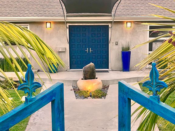 3rd image of 1153 N Poinsettia Pl