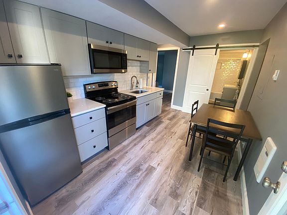 2nd image of 11 16th St #B