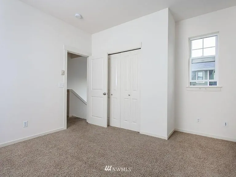 1867 NE Kenyon Ct — Photo 7