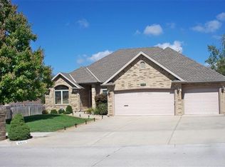 3207 E Manitoo St, Springfield, MO 65804