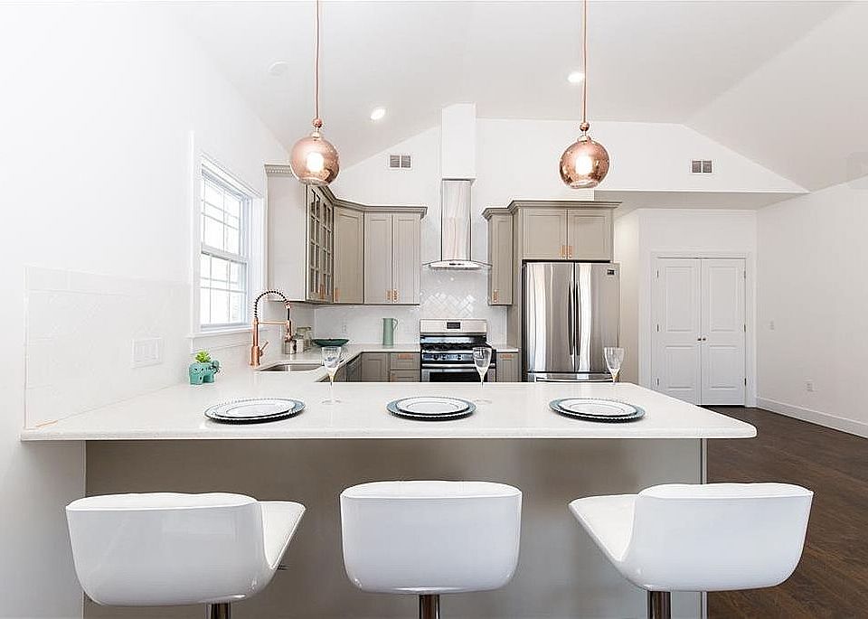 1st image of 113 Zabriskie St #2