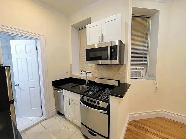 226 East 26th Street image 3 of 7