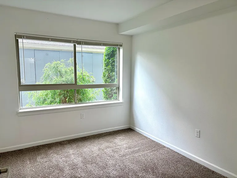 Roseland Apartments — Photo 31