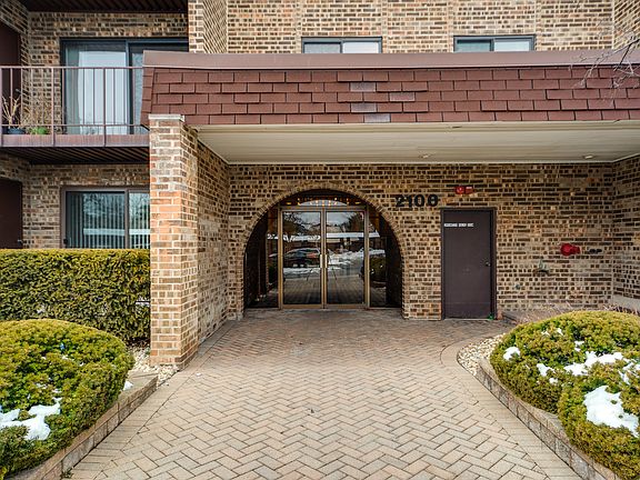2nd image of 2100 Valencia Dr APT 406B