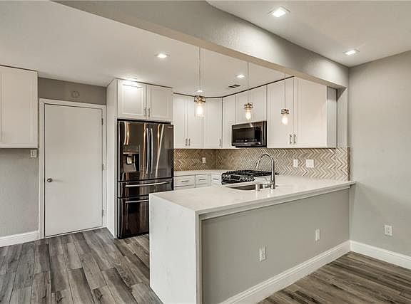 5th image of 3036 Airhaven St