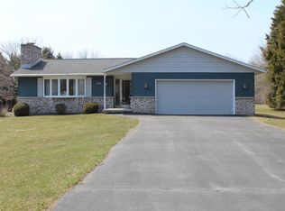 1202 Franklin Dr, Cleveland, WI 53015
