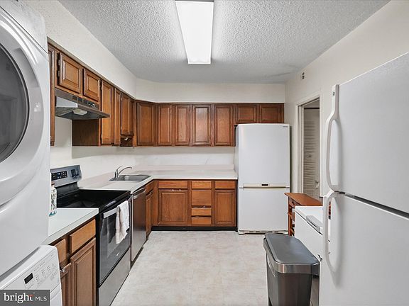 2nd image of 3709 S George Mason Dr APT 315
