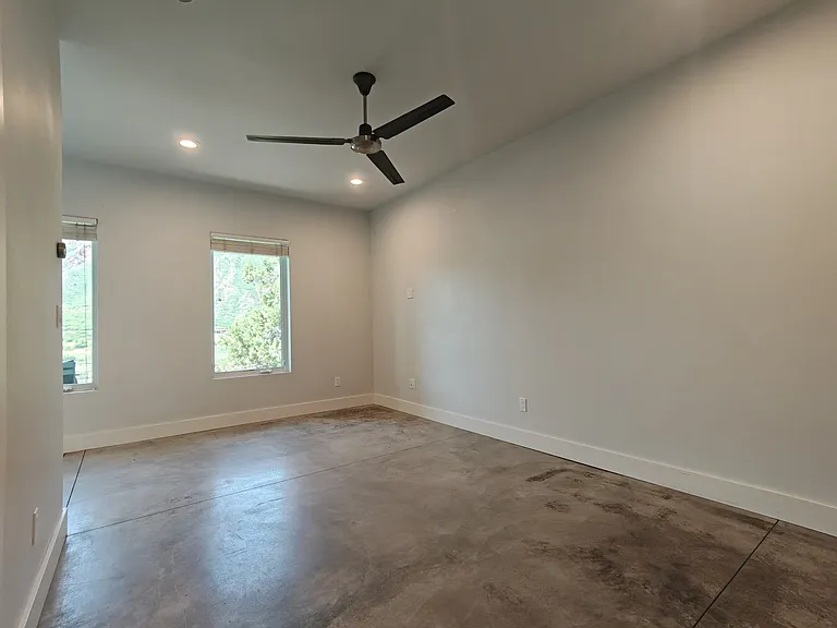 600 Greenway Dr — Photo 10
