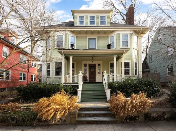 15 Lyndhurst St, Dorchester, MA 02124