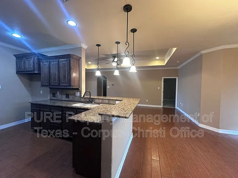 6902 Anastasia — Photo 14