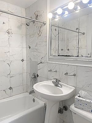 5th image of 147 E 61st St #5A