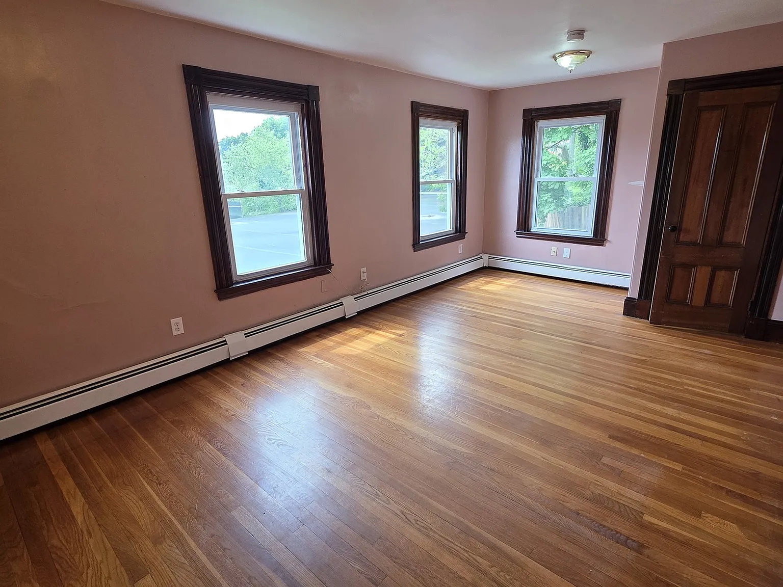 Studio, 1.0 bath, 300 sqft, $1,250 — Photo 2