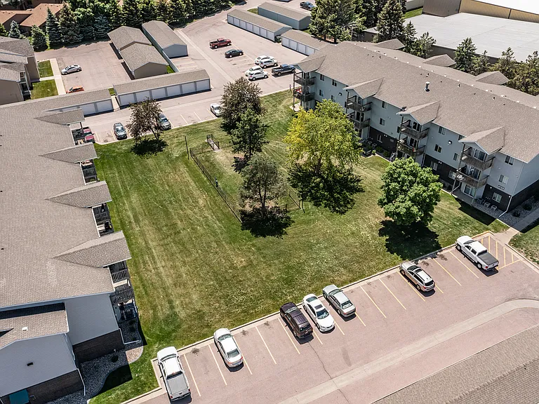 Oxbow Park Apartments — Photo 63