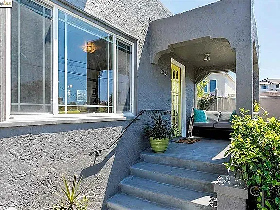 843 Ramona Ave — Photo 2