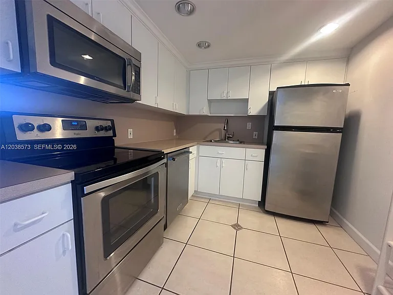 100 Bayview Dr #823 — Photo 8
