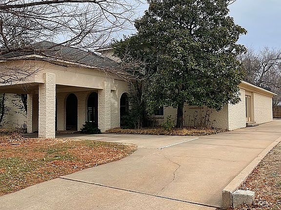 2nd image of 3004 Thorn Ridge Rd