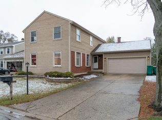 984 Thompson Blvd, Buffalo Grove, IL