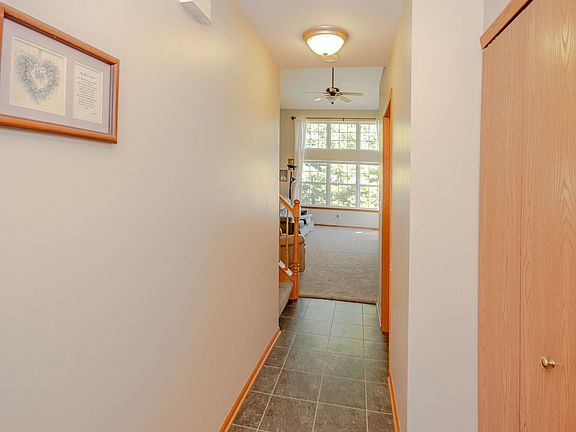 4th image of 683 Blackstone Ct