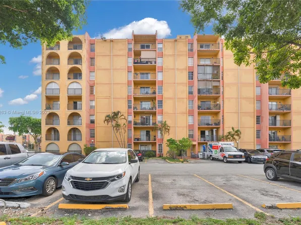 4717 NW 7th St APT 302-10, Miami, FL 33126