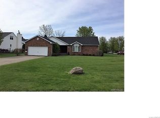 5640 Kippen Dr, East Amherst, NY 14051