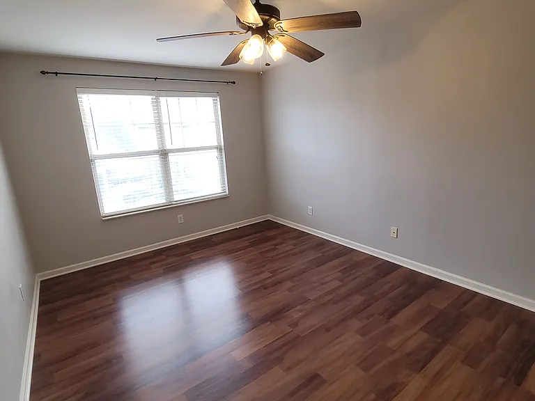 545 Griffin Cir — Photo 18