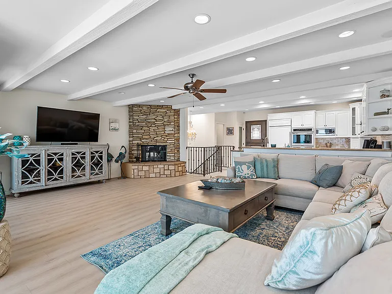 11844 Beach Club Way — Photo 8