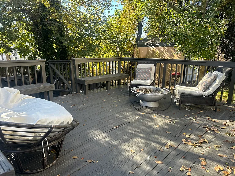 10 Greenwood Ave — Photo 2