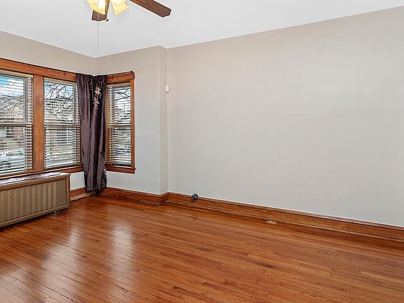 3rd image of 3832 N Francisco Ave