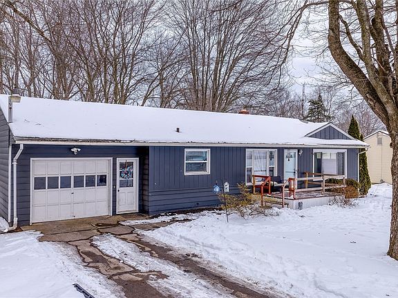 3rd image of 619 Moore Rd