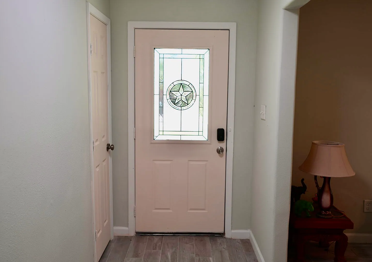 4 bed, 2760 sqft, $2,500 — Photo 1