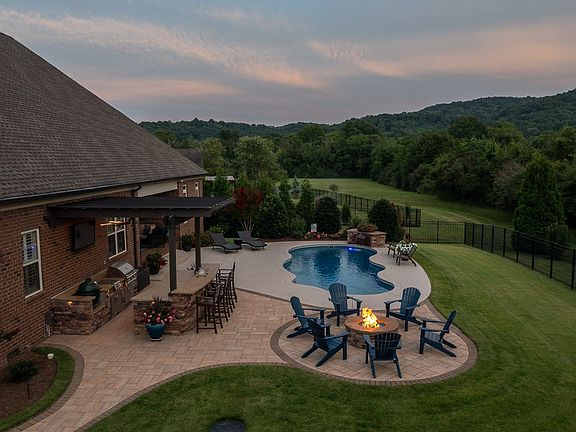 2nd image of 6078 Stags Leap Way